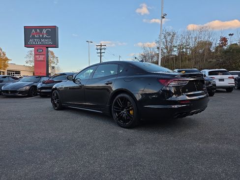 Used 2022 Maserati Quattroporte Modena Q4 image 12