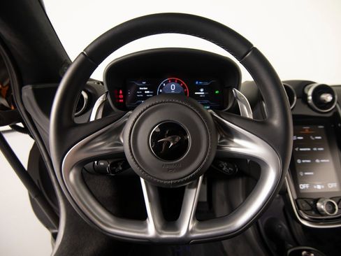 Used 2023 McLaren GT image 15