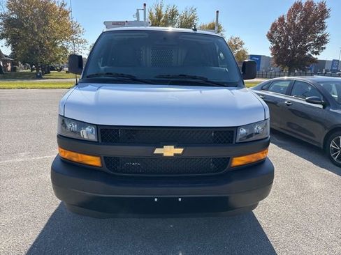 Used 2025 Chevrolet Express 3500 w/ Driver Convenience Package image 6
