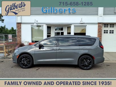 Used 2025 Chrysler Pacifica Limited