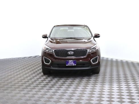 Used 2018 Kia Sorento LX image 4