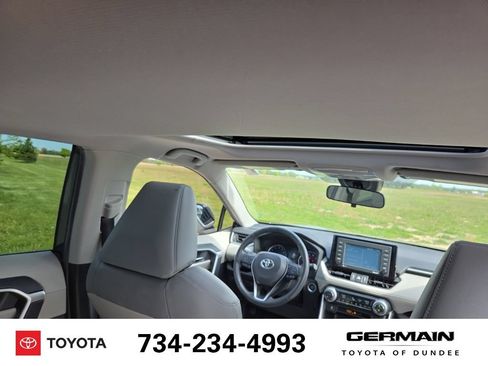 Used 2020 Toyota RAV4 XLE Premium FWD image 18