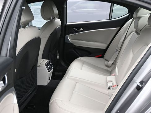 Used 2023 Genesis G70 2.0T image 32