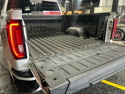 Used 2022 GMC Sierra 1500 AT4 w/ AT4 Preferred Package AWD/4WD image 12