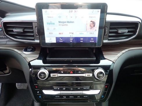 Certified 2022 Ford Explorer Limited w/ Equipment Group 301A image 28