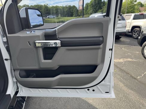 Used 2018 Ford F150 XLT w/ Equipment Group 302A Luxury AWD/4WD image 13