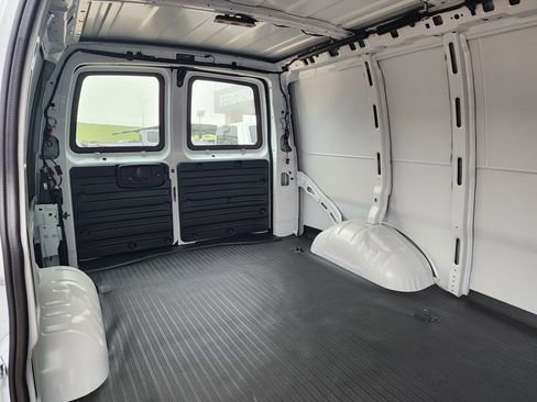 New 2026 GMC Savana 2500 RWD image 39