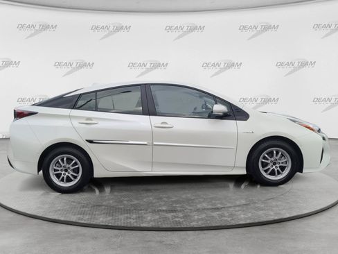 Used 2017 Toyota Prius Four w/ Premium Convenience Package FWD image 8
