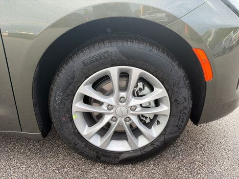 New 2027 Chrysler Pacifica Select FWD image 14