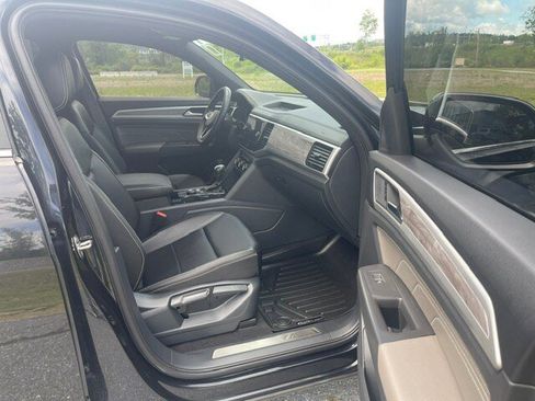 Used 2023 Volkswagen Atlas Cross Sport SE AWD/4WD image 13