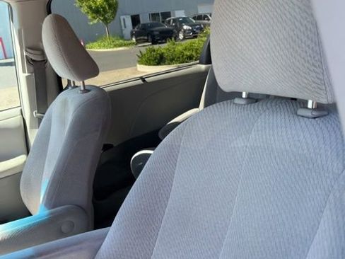 Used 2013 Toyota Sienna LE FWD image 12