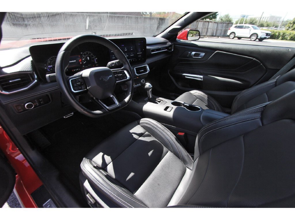 Used 2025 Ford Mustang Convertible RWD image 9