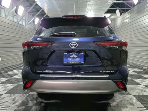 Used 2024 Toyota Highlander Platinum image 6