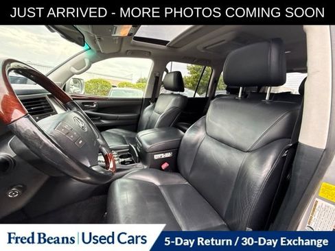 Used 2011 Lexus LX 570 4WD w/ Luxury Pkg image 16