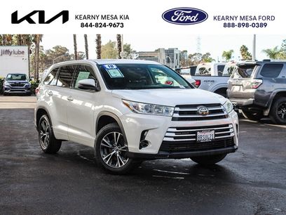 Used 2018 Toyota Highlander LE w/ Carpet Mat Package (TMS)