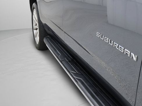 Used 2021 Chevrolet Suburban Premier AWD/4WD image 38