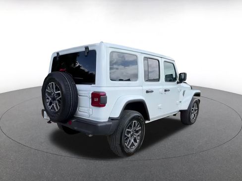 Used 2025 Jeep Wrangler Sahara image 14