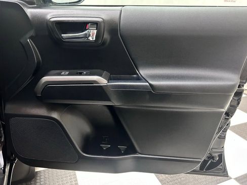 Used 2017 Toyota Tacoma 4x4 Double Cab image 16