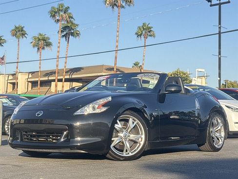 Used 2012 Nissan 370Z Touring w/ Sport Pkg image 2