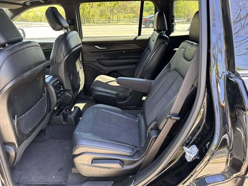 Used 2023 Jeep Grand Cherokee L Laredo AWD/4WD image 13
