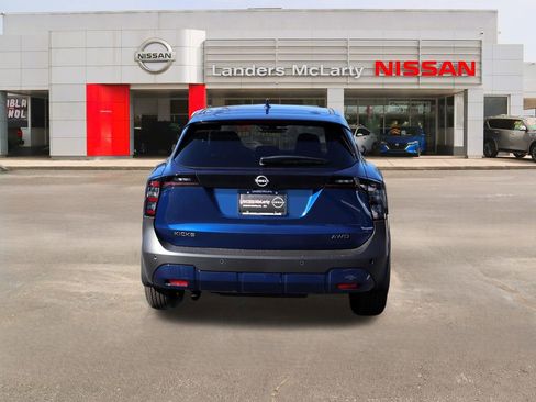 New 2025 Nissan Kicks SV image 4