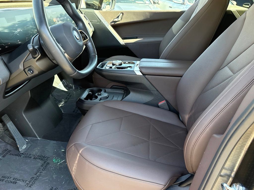 Used 2024 BMW iX xDrive50 w/ Sport Package AWD/4WD image 18