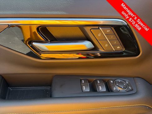 Used 2025 Chevrolet Suburban Premier AWD/4WD image 19