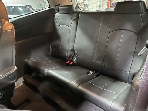 Used 2015 Chevrolet Traverse LT image 24