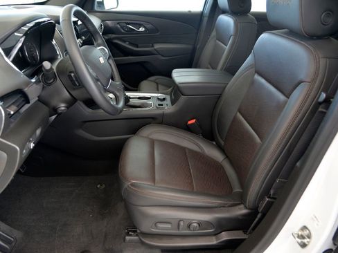 Used 2023 Chevrolet Traverse High Country image 15