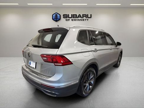 Used 2022 Volkswagen Tiguan SE w/ Panoramic Sunroof Package image 5