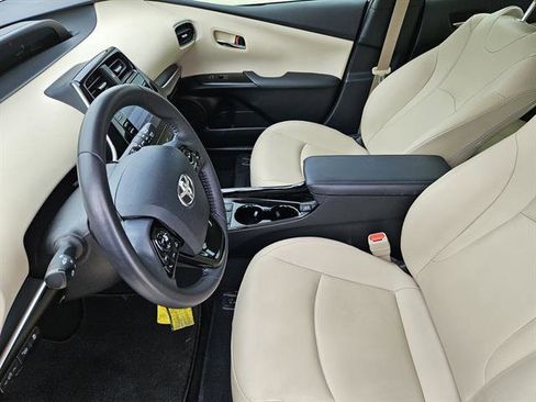 Used 2020 Toyota Prius XLE image 10