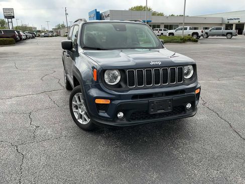 Used 2022 Jeep Renegade Latitude w/ Convenience Group AWD/4WD image 1