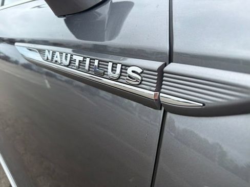 Used 2023 Lincoln Nautilus Reserve w/ Monochromatic Package AWD/4WD image 5