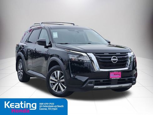 Used 2024 Nissan Pathfinder SL FWD image 3
