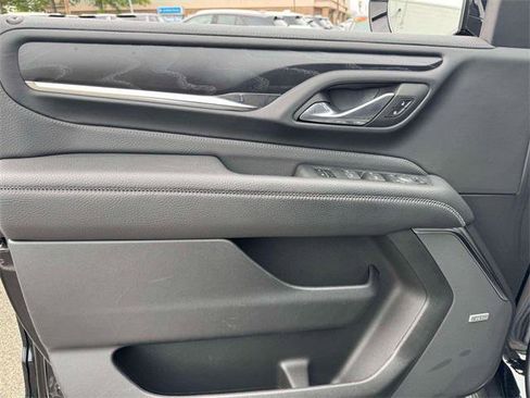 Used 2024 GMC Yukon XL Denali image 13