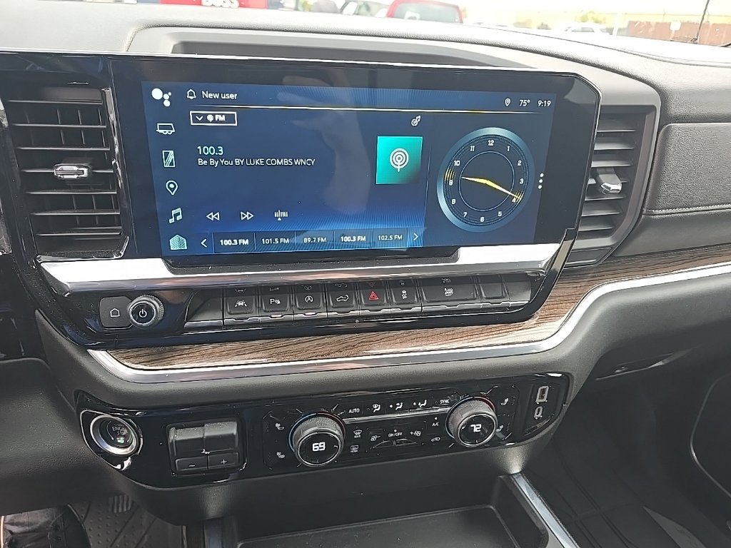 Used 2022 Chevrolet Silverado 1500 LT w/ Safety Package AWD/4WD image 23