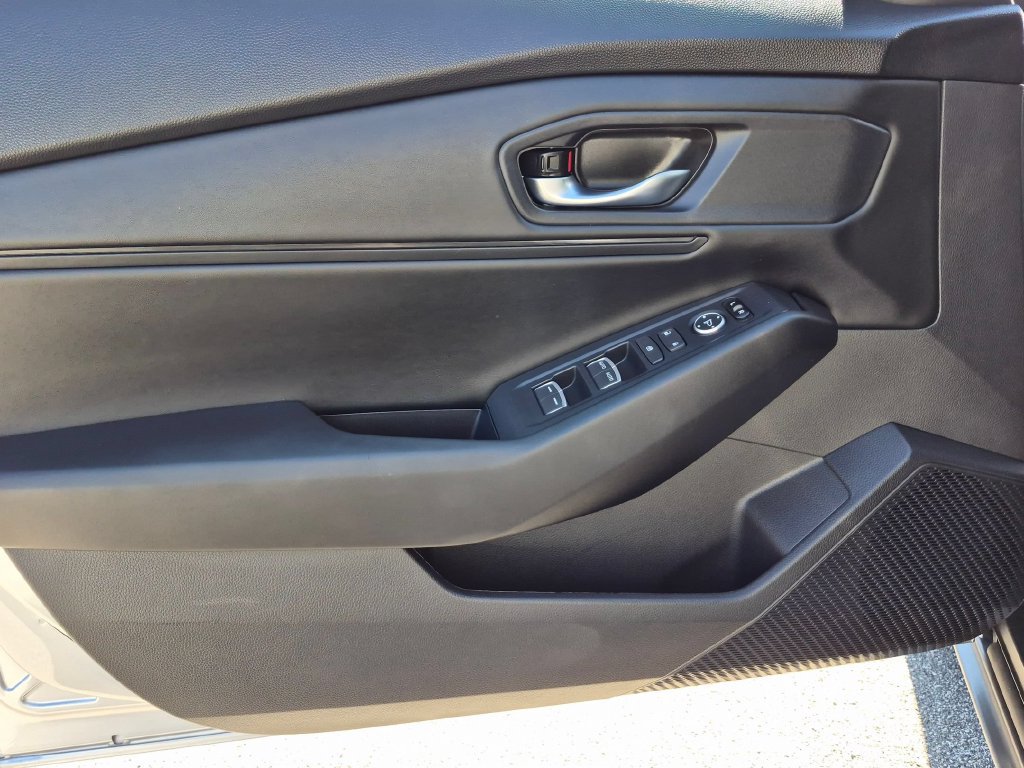 Used 2025 Honda Accord SE image 11