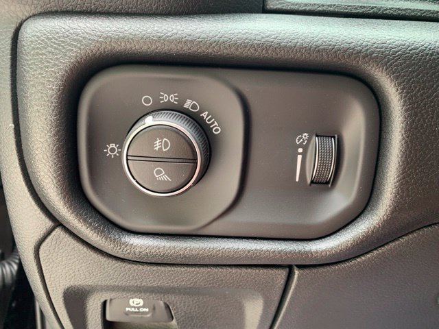 Used 2026 RAM 1500 Express AWD/4WD image 23