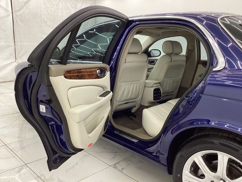 Used 2004 Jaguar XJ8 image 22