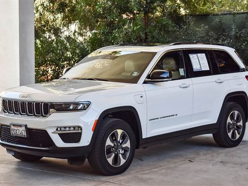 Used 2022 Jeep Grand Cherokee Limited 4xe w/ Luxury Tech Group II image 3