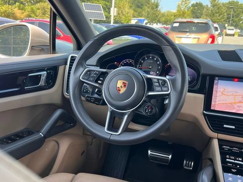 Used 2021 Porsche Cayenne S AWD/4WD image 17