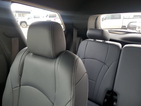 Used 2022 Buick Enclave Essence w/ Sport Touring Edition FWD image 13