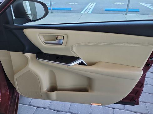 Used 2017 Toyota Camry XLE image 30