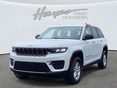 Certified 2024 Jeep Grand Cherokee Laredo image 36