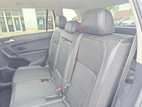 Used 2018 Volkswagen Tiguan SE FWD image 13