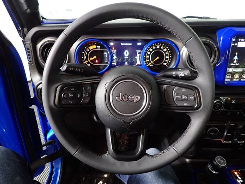 Used 2023 Jeep Gladiator Willys image 28