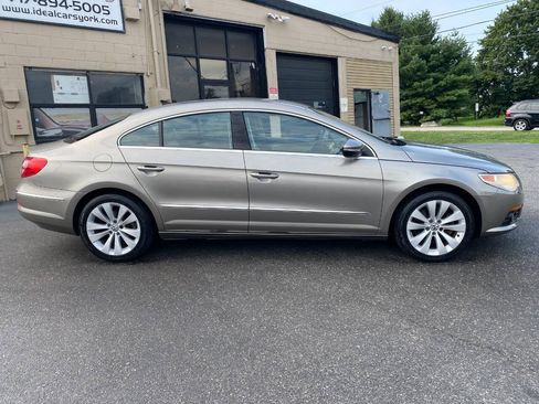 Used 2010 Volkswagen CC Sport FWD image 2