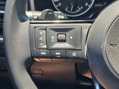 Used 2023 Nissan Rogue SV FWD image 32