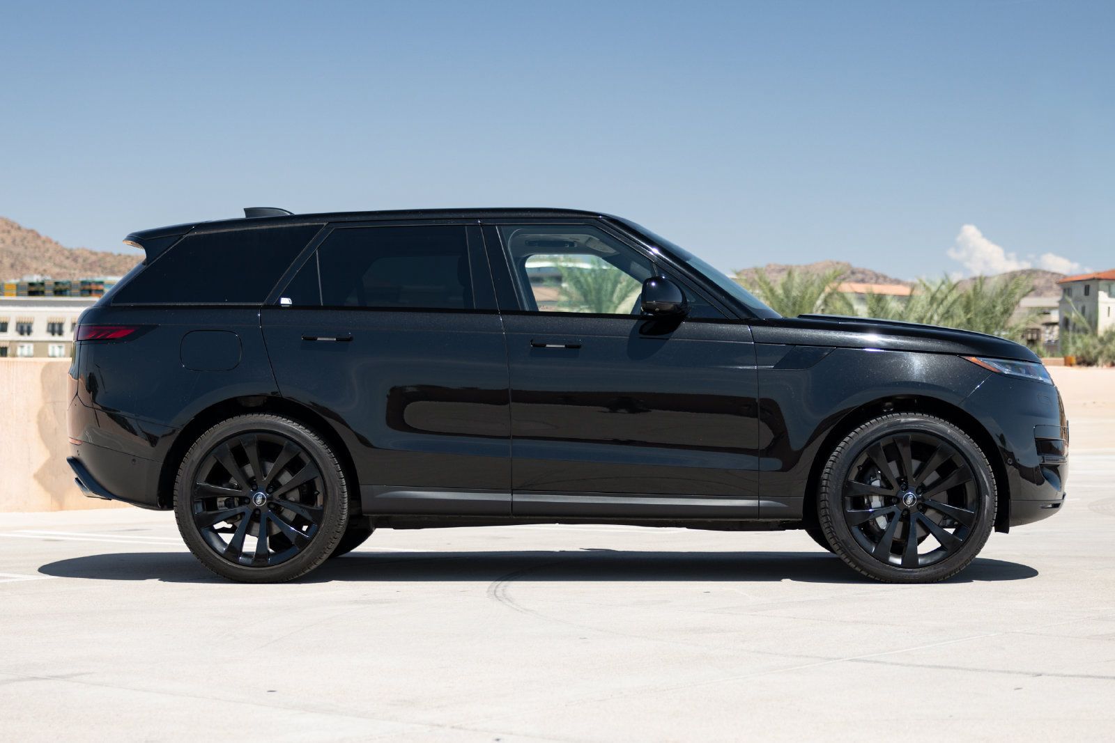 Used 2024 Land Rover Range Rover Sport SE AWD/4WD image 34