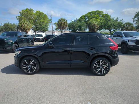 Used 2022 Volvo XC40 T5 R-Design w/ Advanced Package AWD/4WD image 9